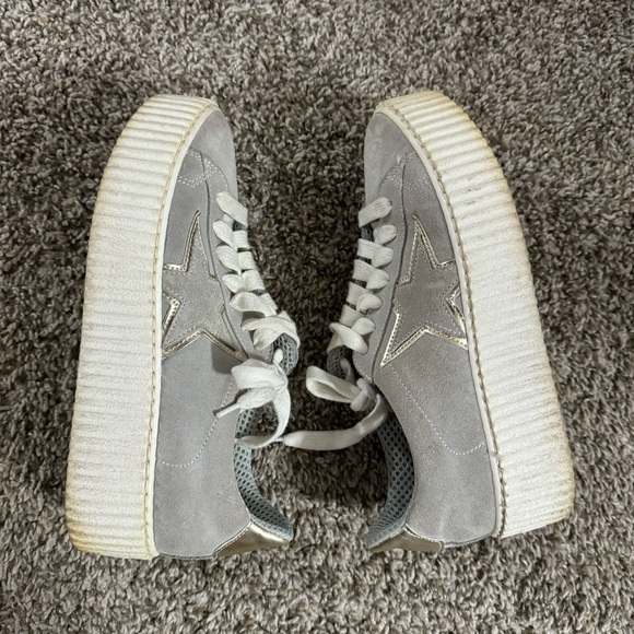 The Shoe Box Platform Tennis Shoes Size 6 - Picture 10 of 13